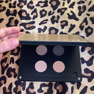 Ittse Eyeshadow Palette